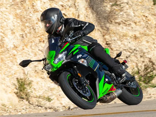 Kawasaki Ninja 650 Puzzle igra online - igraj besplatno